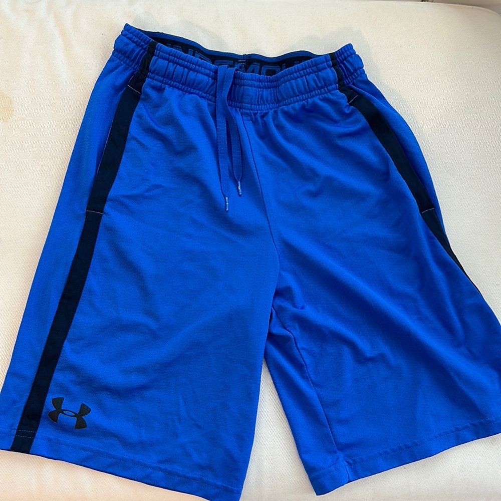 Under Armour men small shorts